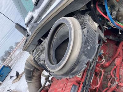 Kenworth T680 Air Cleaner / Air Filter Housing