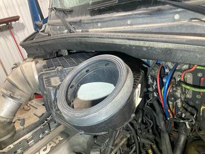 Kenworth T680 Air Cleaner / Air Filter Housing