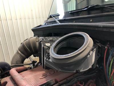 Kenworth T680 Air Cleaner / Air Filter Housing