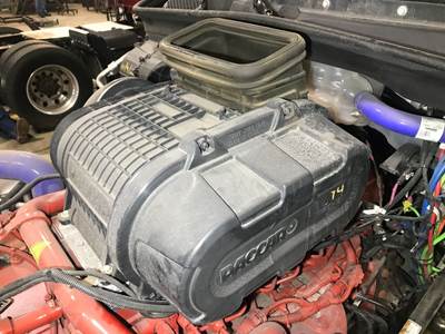 Kenworth T680 Air Cleaner / Air Filter Housing