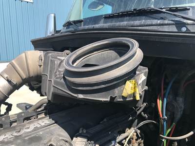 Kenworth T680 Air Cleaner / Air Filter Housing