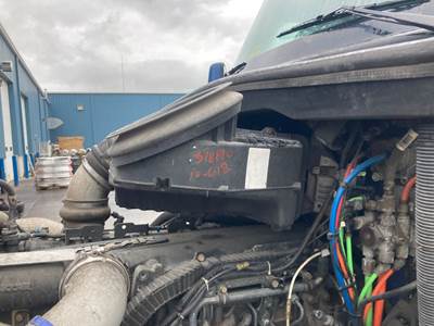 Kenworth T680 Air Cleaner / Air Filter Housing