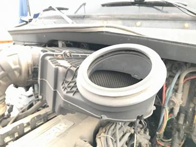 Kenworth T680 Air Cleaner / Air Filter Housing