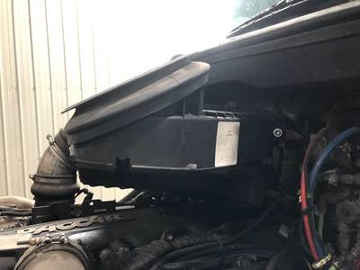 Kenworth T680 Air Cleaner / Air Filter Housing