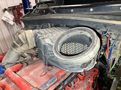 Kenworth T680 Air Cleaner / Air Filter Housing