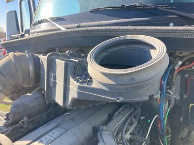 Kenworth T680 Air Cleaner / Air Filter Housing