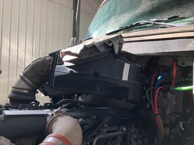 Kenworth T680 Air Cleaner / Air Filter Housing