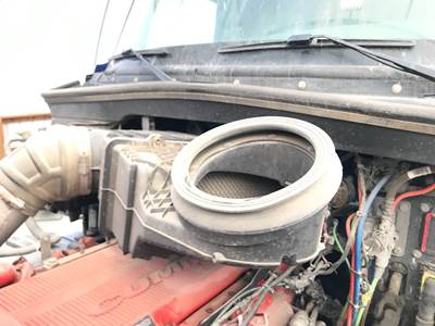 Kenworth T680 Air Cleaner / Air Filter Housing
