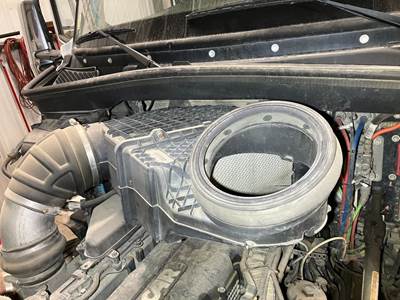 Kenworth T680 Air Cleaner / Air Filter Housing