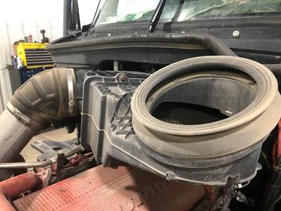 Kenworth T680 Air Cleaner / Air Filter Housing