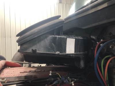 Kenworth T680 Air Cleaner / Air Filter Housing