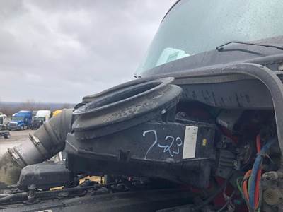 Kenworth T680 Air Cleaner / Air Filter Housing