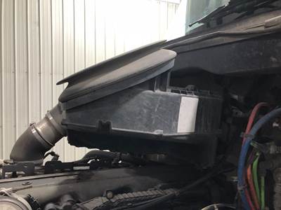 Kenworth T680 Air Cleaner / Air Filter Housing
