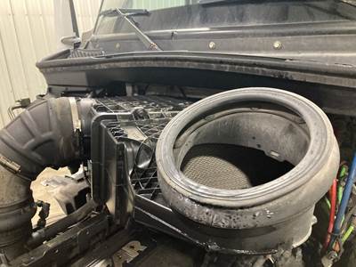 Kenworth T680 Air Cleaner / Air Filter Housing