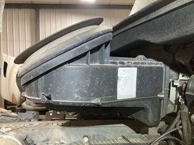 Kenworth T680 Air Cleaner / Air Filter Housing