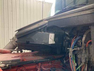 Kenworth T680 Air Cleaner / Air Filter Housing