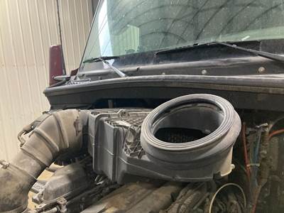 Kenworth T680 Air Cleaner / Air Filter Housing