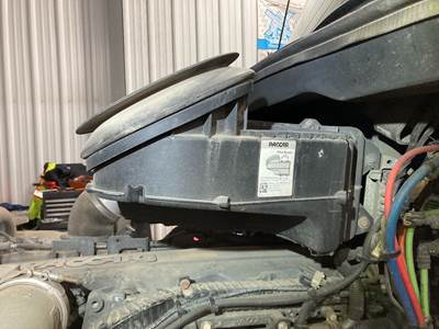 Kenworth T680 Air Cleaner / Air Filter Housing