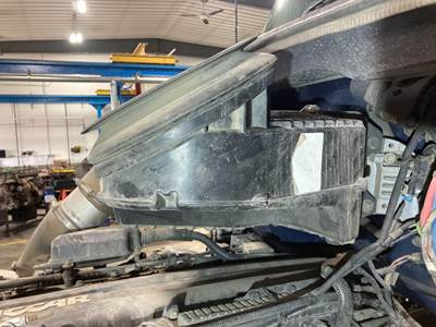 Kenworth T680 Air Cleaner / Air Filter Housing