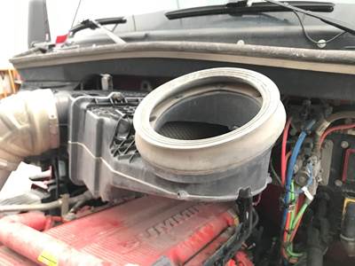Kenworth T680 Air Cleaner / Air Filter Housing