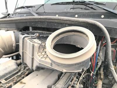 Kenworth T680 Air Cleaner / Air Filter Housing