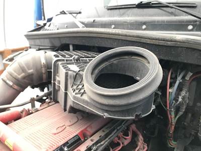 Kenworth T680 Air Cleaner / Air Filter Housing