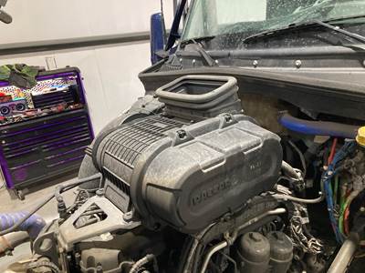 Kenworth T680 Air Cleaner / Air Filter Housing