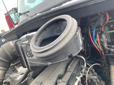 Kenworth T680 Air Cleaner / Air Filter Housing