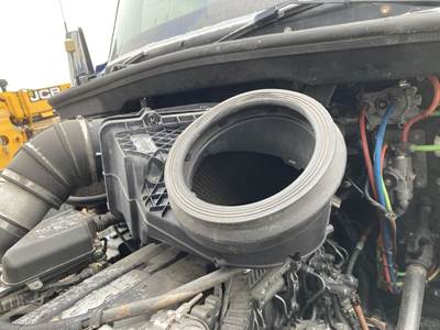 Kenworth T680 Air Cleaner / Air Filter Housing