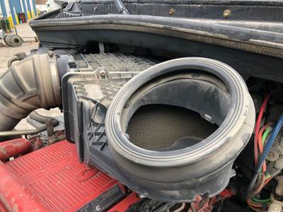 Kenworth T680 Air Cleaner / Air Filter Housing