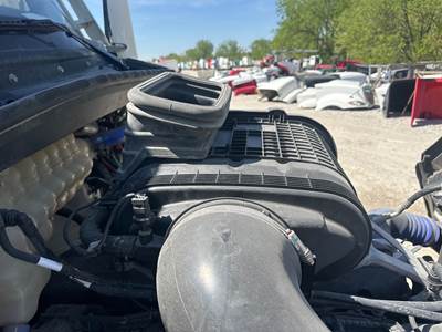 Kenworth T680 Air Cleaner / Air Filter Housing