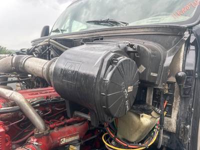 Kenworth T700 Air Cleaner / Air Filter Housing