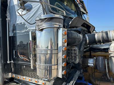 Kenworth T800 Air Cleaner / Air Filter Housing