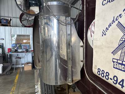 Kenworth W900L Air Cleaner / Air Filter Housing