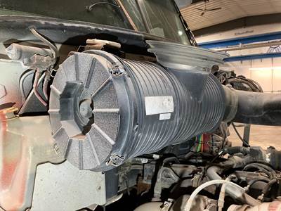 Mack CXN Air Cleaner / Air Filter Housing