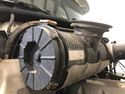 Mack CXU Air Cleaner / Air Filter Housing