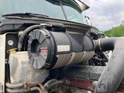 Mack CXU Air Cleaner / Air Filter Housing