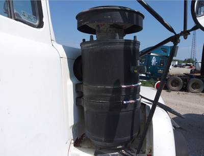 Mack DM600 Air Cleaner / Air Filter Housing