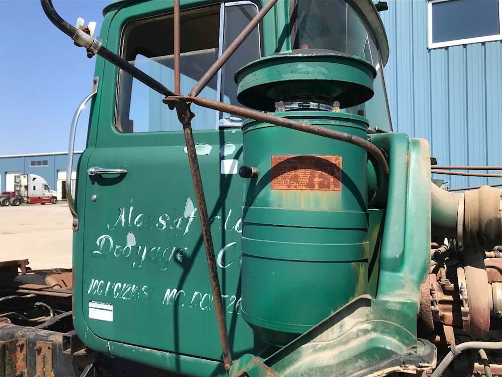 1980 Mack R600 Air Cleaner / Air Filter Housing For Sale Kansas City