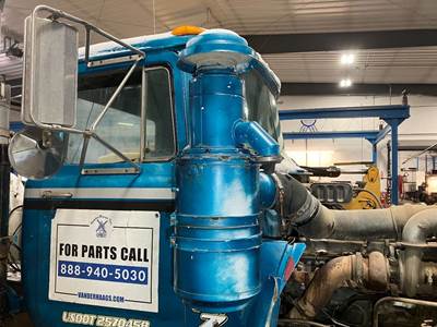 Mack RD600 Air Cleaner / Air Filter Housing