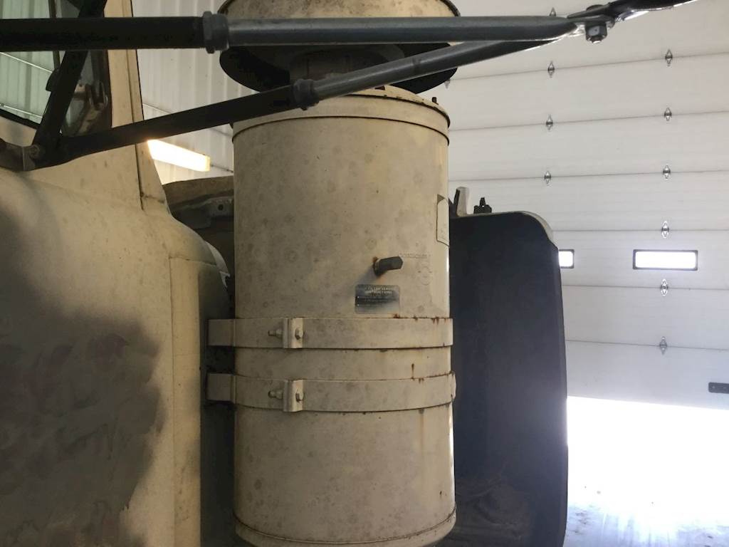 1985 Mack RS600 Air Cleaner / Air Filter Housing For Sale Kansas City