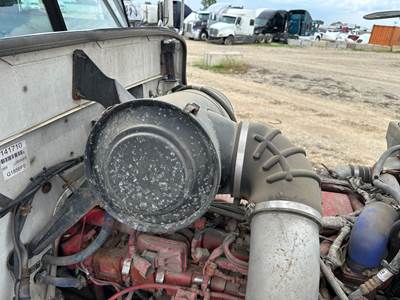 Peterbilt 365 Air Cleaner / Air Filter Housing