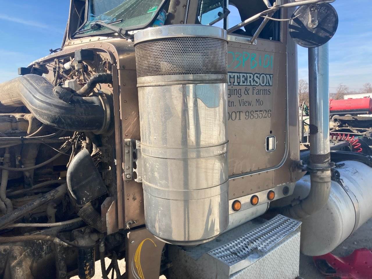 2003 Peterbilt 379 Air Cleaner / Air Filter Housing For Sale Kansas