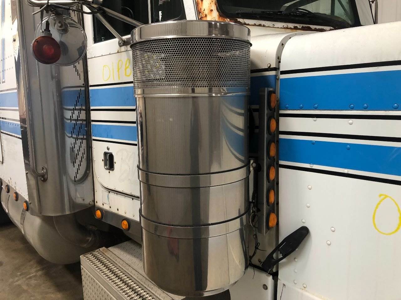 2001 Peterbilt 379 Air Cleaner / Air Filter Housing For Sale Winimac