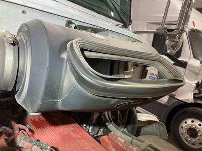 Peterbilt 384 Air Cleaner / Air Filter Housing