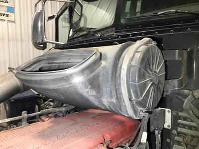 Peterbilt 386 Air Cleaner / Air Filter Housing