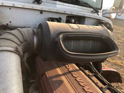 Peterbilt 386 Air Cleaner / Air Filter Housing