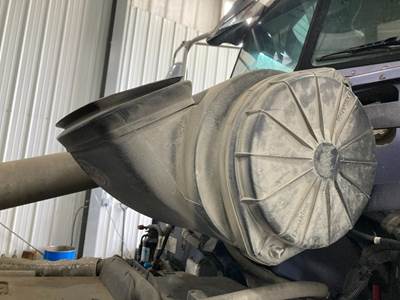 Peterbilt 386 Air Cleaner / Air Filter Housing