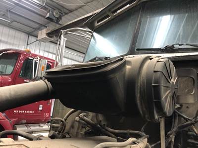 Peterbilt 386 Air Cleaner / Air Filter Housing