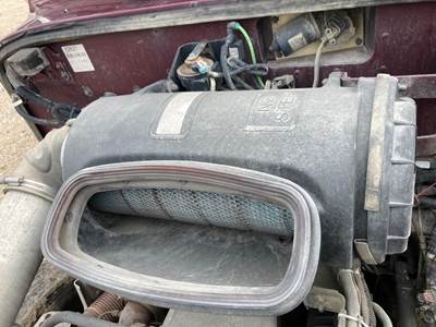 Peterbilt 386 Air Cleaner / Air Filter Housing